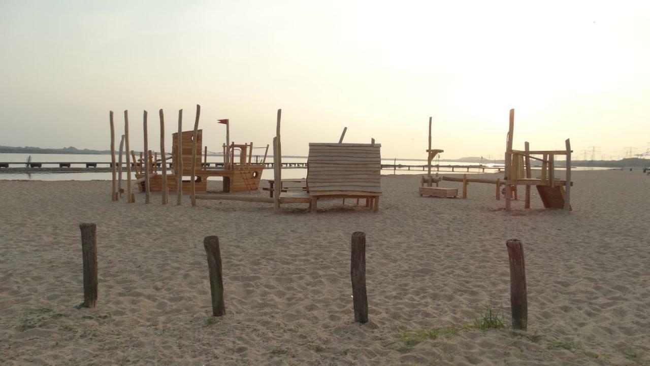 Beach Hotel Oostvoorne Exteriör bild